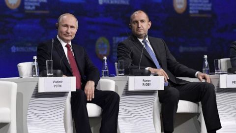 Президент Болгарии не согласился с Путиным в оценке суверенитета своей страны