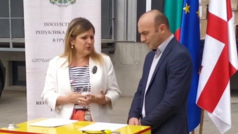 България дари на Грузия защитни комплекти за борба с коронавируса