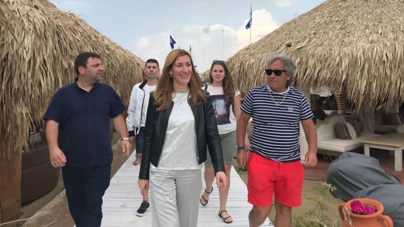 Ангелкова: Има спад от 5% на руските записвания за почивка в България