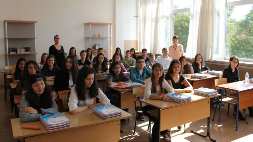 30% школьников в Болгарии считает себя аутсайдерами