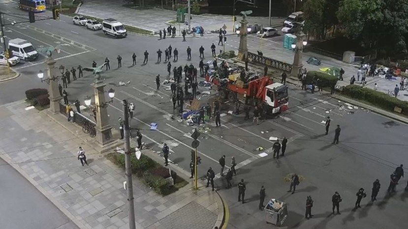 ТАСС: Полиция ликвидировала палаточные городки антиправительственных демонстрантов в Болгарии