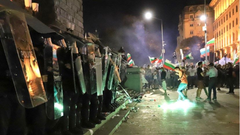 Еврокомисията: Полицейската сила срещу протест трябва да е пропорционална