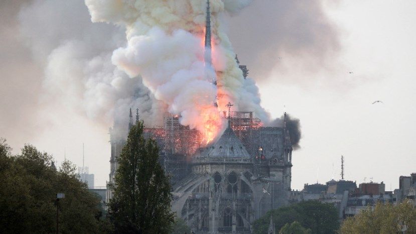 Президент и премьер Болгарии соболезнуют французам по поводу пожара в соборе Парижской Богоматери