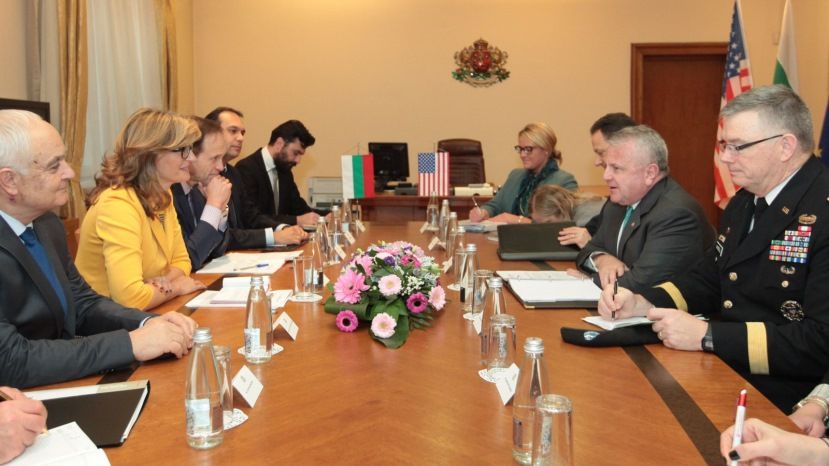ТАСС: Замгоссекретаря предложил Болгарии закупить американские вооружения