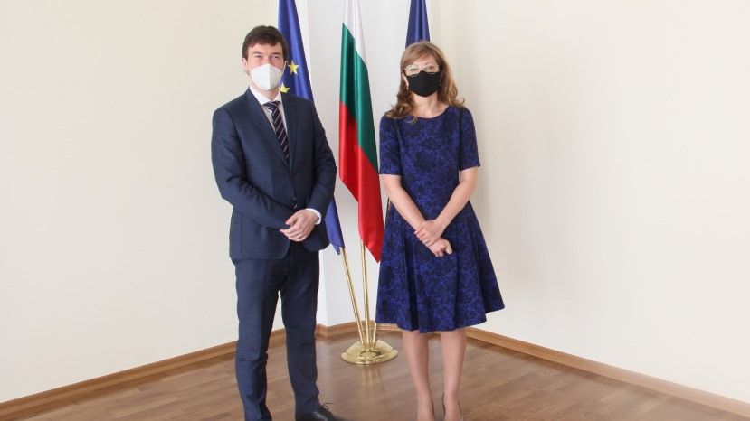 МИД: Болгария поддерживает Чехию в отношении незаконных действий России