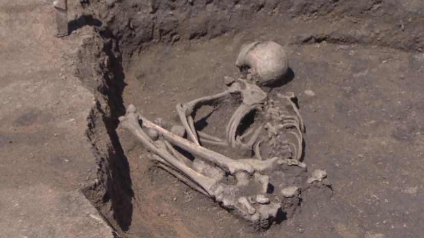 Скелети на 8 000 години до неолитното селище в Слатина, София