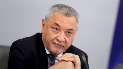 Валери Симеонов: Правителството остава, премиерът също