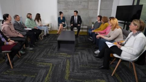 Премьер Болгарии встретился с беженцами из Украины