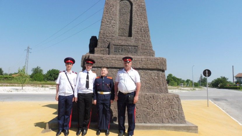 Российские кадеты приехали в город Стамболийский посмотреть на «Малую Шипку»