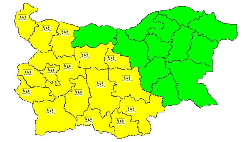 Жълт код за обилни валежи е сила за 16 области на страната
