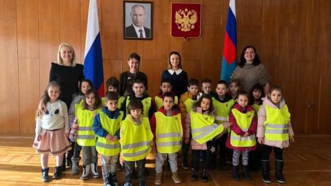 Воспитанники детского сада "Чебурашка" побывали на экскурсии в Генеральном консульстве РФ в Варне
