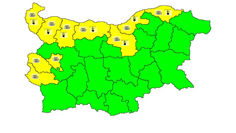 В 10 области на страната е обявен жълт код за мъгла, за 7 от тях е в сила и предупреждение за ниски температури
