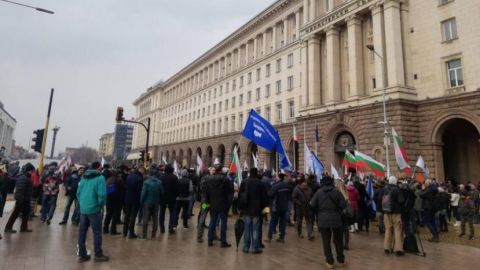 В Болгарии протестующие попытались штурмом взять Министерство регионального развития