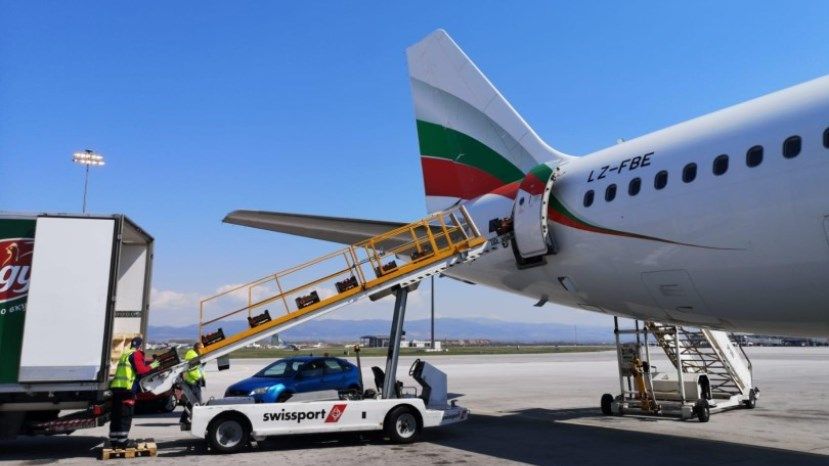 Болгария отправила в ОАЭ 32 тонны продуктов питания, получив взамен 15 тонн медицинских изделий