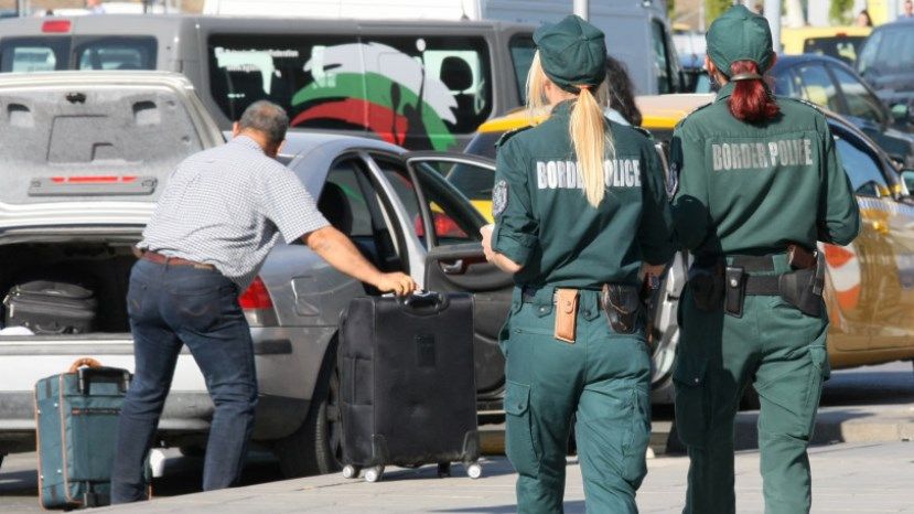 В аэропортах Болгарии усилены меры безопасности