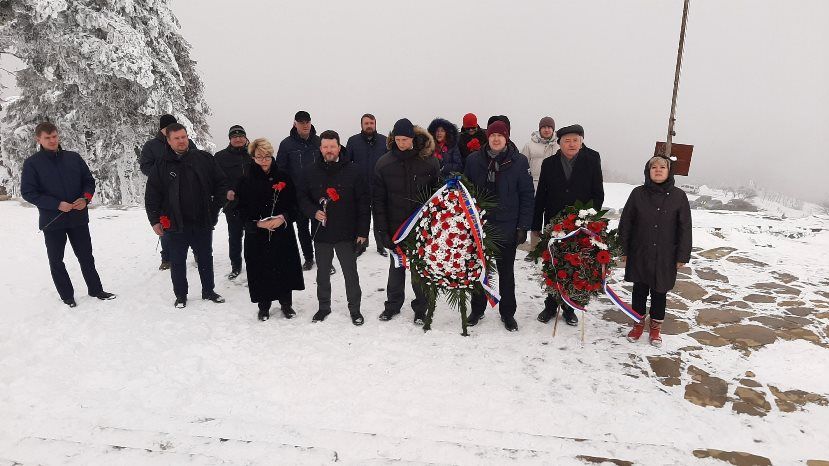 Руският посланик положи цветя на Шипка за 3 март