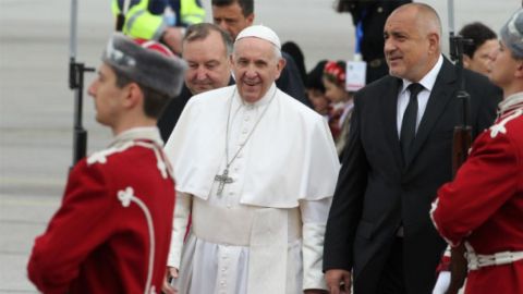 Начался визит папы Франциска в Болгарию