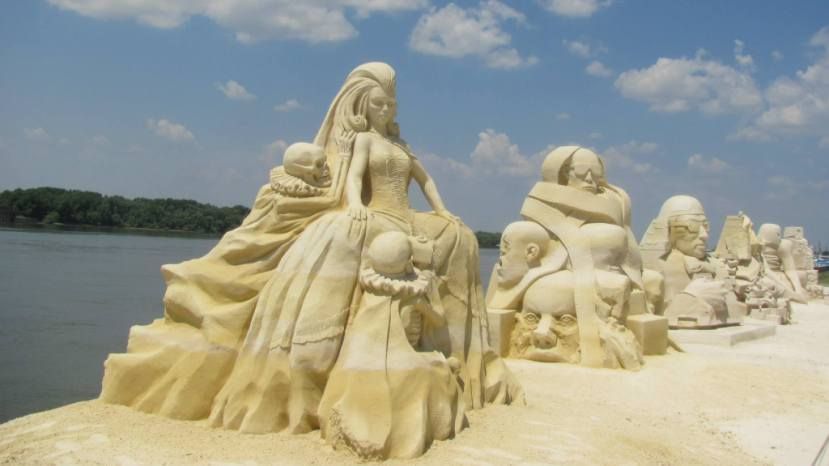 Десет скулптора ще ваят пясъчни фигури на брега на Дунав