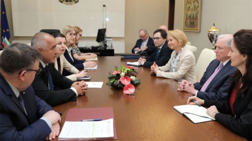 Премьер Болгарии встретился с министром юстиции и главным прокурором США