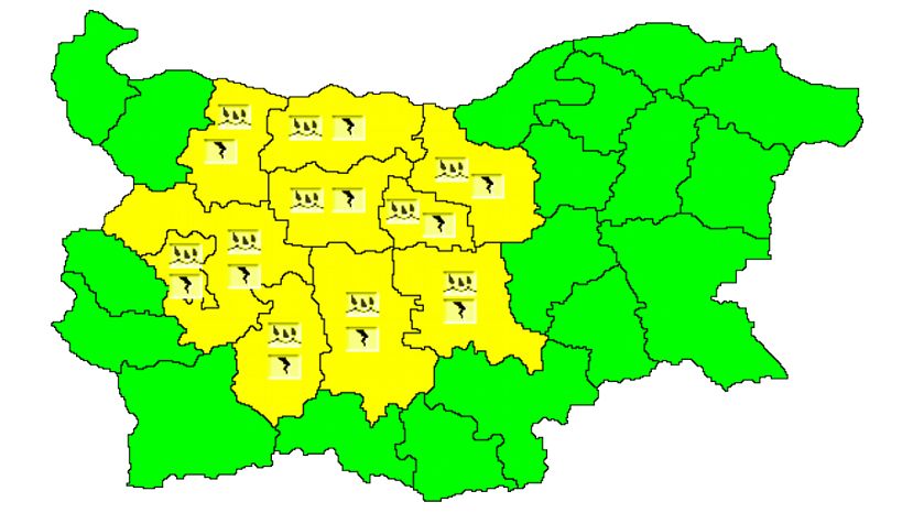Из-за интенсивных дождей с грозами в 10 областях Болгарии объявлен «желтый» уровень опасности