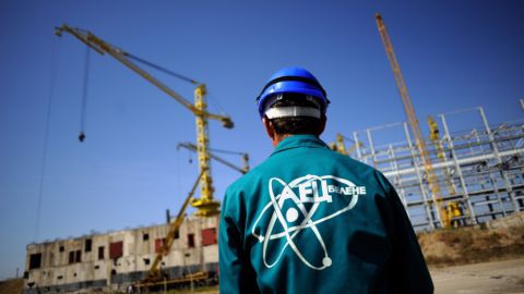 БНР: Болгарская энергетика срочно погашает долги новыми долгами