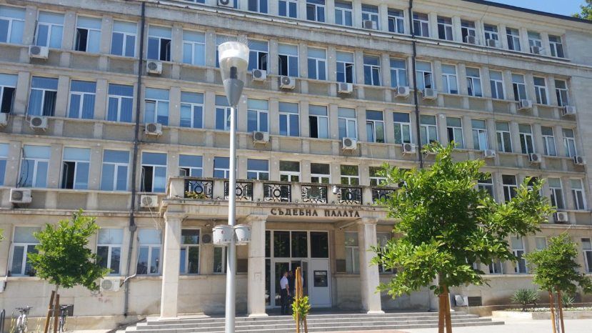 Варнeнският съд задържа за срок до 40 дни руски граждани