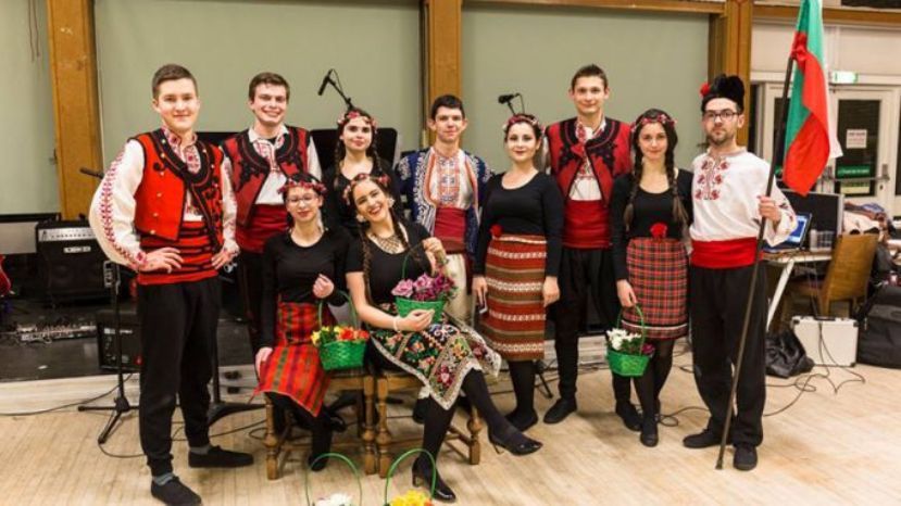 Студенти поддържат и развиват българските традиции и култура в Шотландия