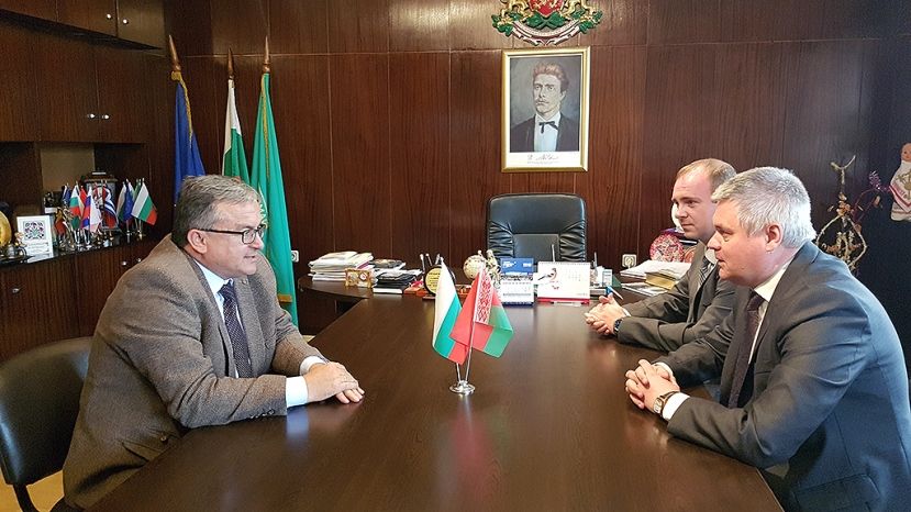 Посол Беларуси в Болгарии обсудил совместные проекты с предприятиями Первомая
