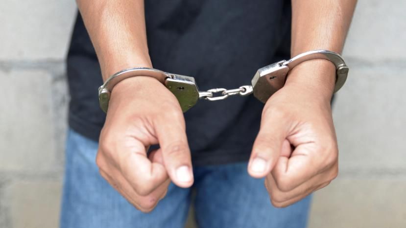 Полиция задержала трех охранников, грабивших на Солнечном берегу туристов