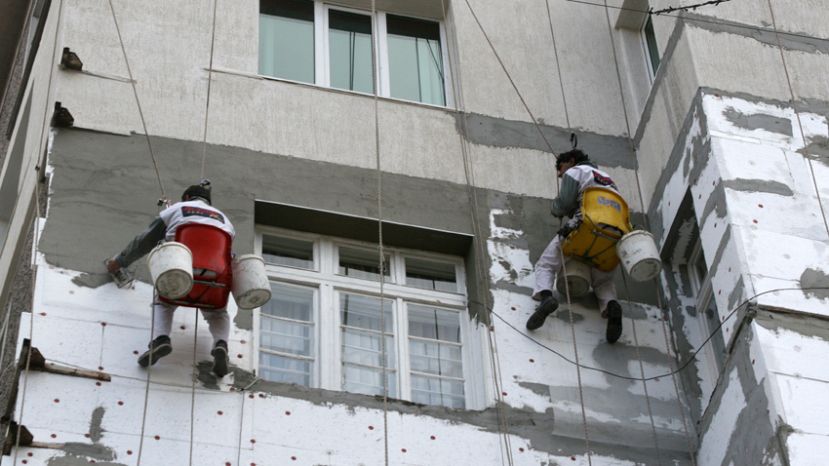 В Болгарии приостановили программу бесплатного санирования жилых зданий