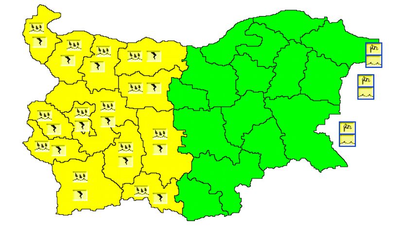 Жълт код за валежи от дъжд с гръмотевици е обявен в 13 области на страната