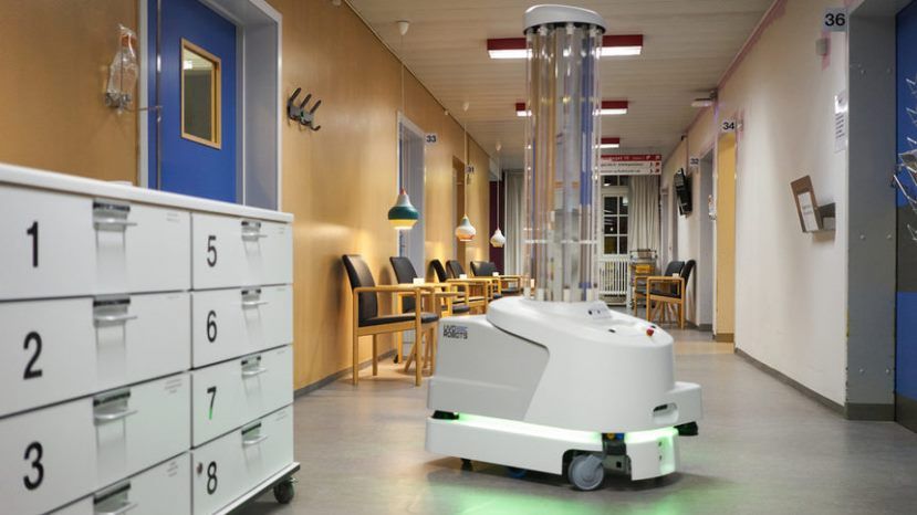 ЕС купит для 8 болгарских больниц роботов-дезинфекторов
