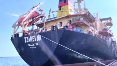 Самолет правительства Болгарии заберет моряков корабля „Царевна“