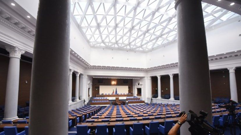 В новом политическом сезоне депутаты Болгарии будут заседать в новом пленарном зале