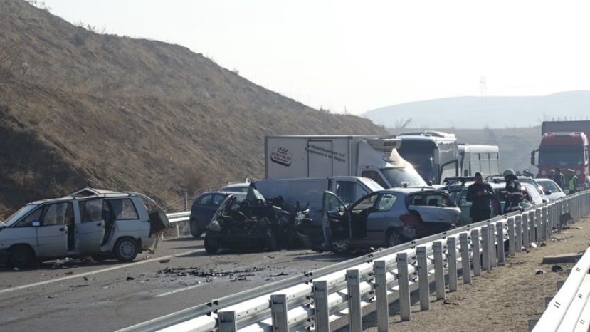 На автомагистрали „Струма“ произошла цепная авария, один человек погиб
