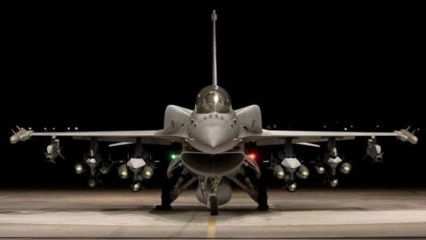 Компания, производящая истребители F-16, обещает открыть в Болгарии базу обслуживания