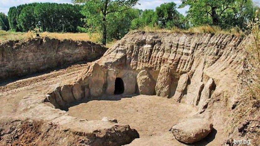 В Болгарии призывают вернуть каменной гробнице у села Старо-Железаре «изгнанный дух фракийцев»