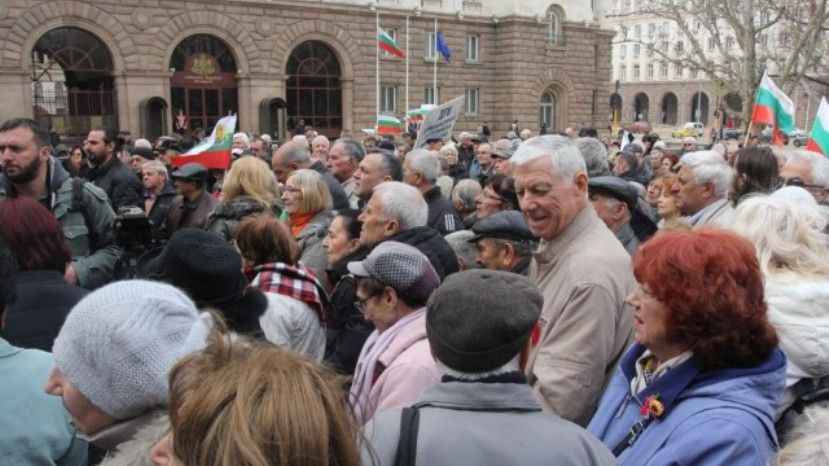 В Болгарии пенсионеры вышли на протест против низкой пенсии