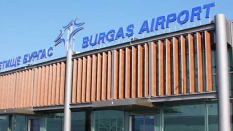 В аэропорту Бургаса самолет выкатился за взлетную полосу