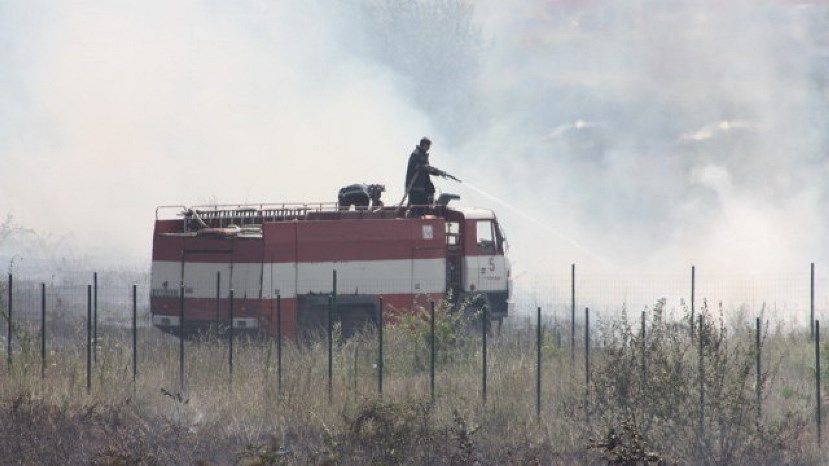 Пожар на Солнечном берегу уничтожил микроавтобус