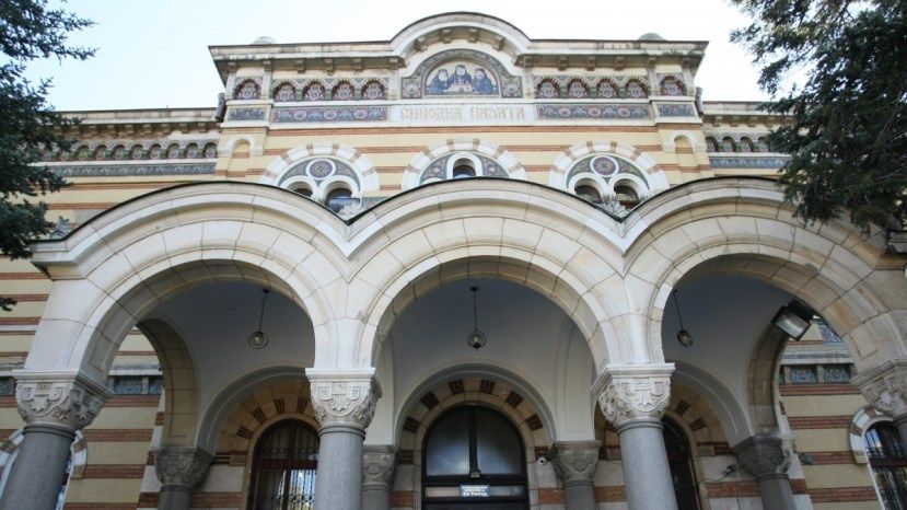 Все пасхальные службы в Болгарии будут проходить перед церквями