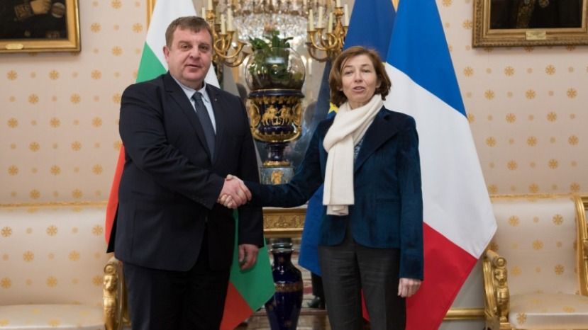 Министърът на отбраната Красимир Каракачанов проведе днес среща с министъра на въоръжените сили на Република Франция Флоранс Парли
