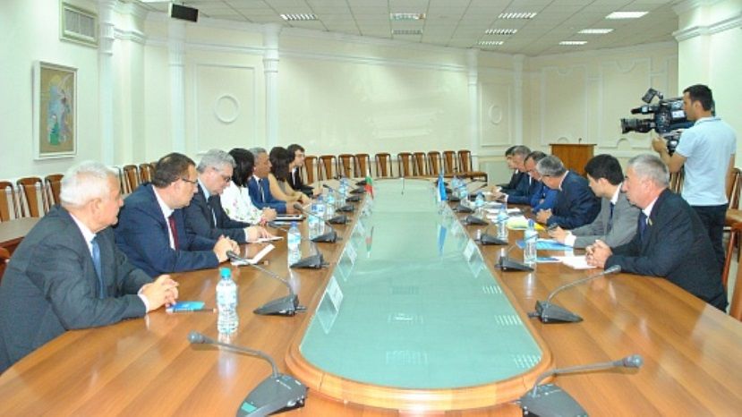 Депутаты Узбекистана и Болгарии обсудили перспективы сотрудничества