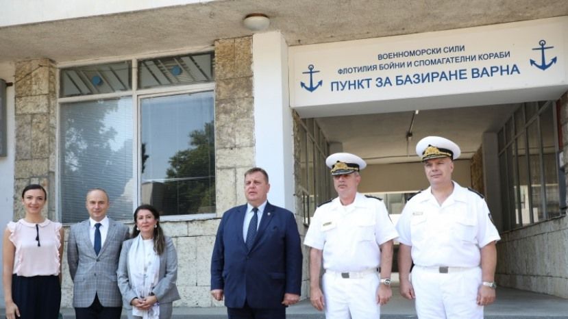 Министърът на отбраната и трима посланици се запознаха с възможностите на новооткрития Военноморски координационен eлемент за Черно море