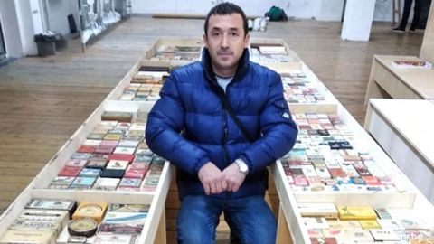 Най-големият колекционер на български цигарени кутии мисли и за музей