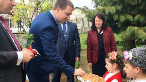 Дипломаты Посольства РФ приняли участие в торжествах, организованных в детском саду имени Юрия Гагарина в г.Годеч
