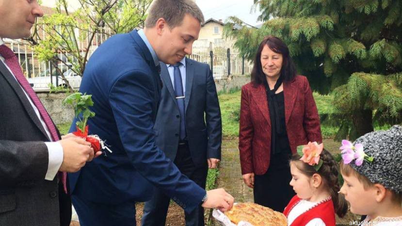 Дипломаты Посольства РФ приняли участие в торжествах, организованных в детском саду имени Юрия Гагарина в г.Годеч