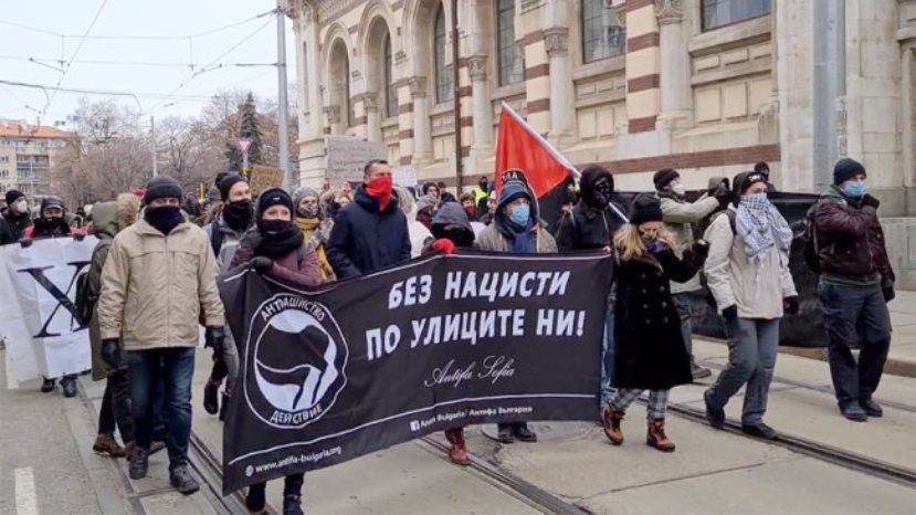 РГ: Марш антифашистов блокировал центр столицы Болгарии