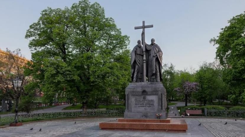 24 мая в Москве состоится официальная церемония возложения цветов к памятнику святым Кириллу и Мефодию