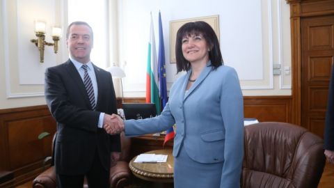 Медведев разговаря с Караянчева